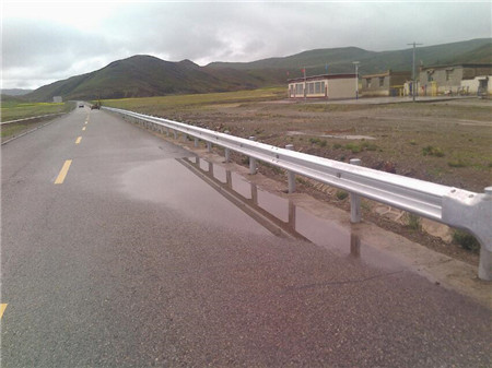 日喀則波形護欄闆工地