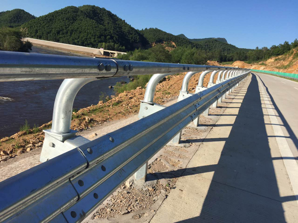 SA級三波護欄闆